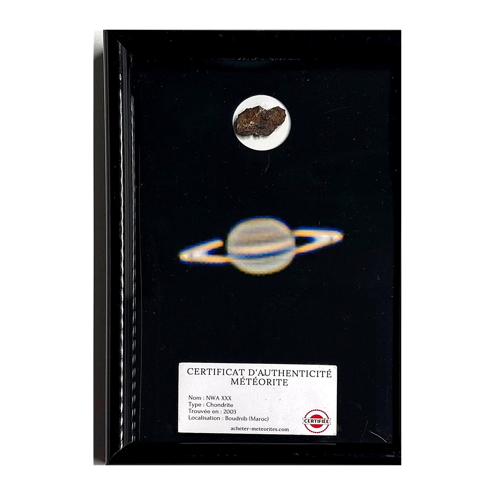 Tableau Saturne avec météorite NWA XXX – cadre noir